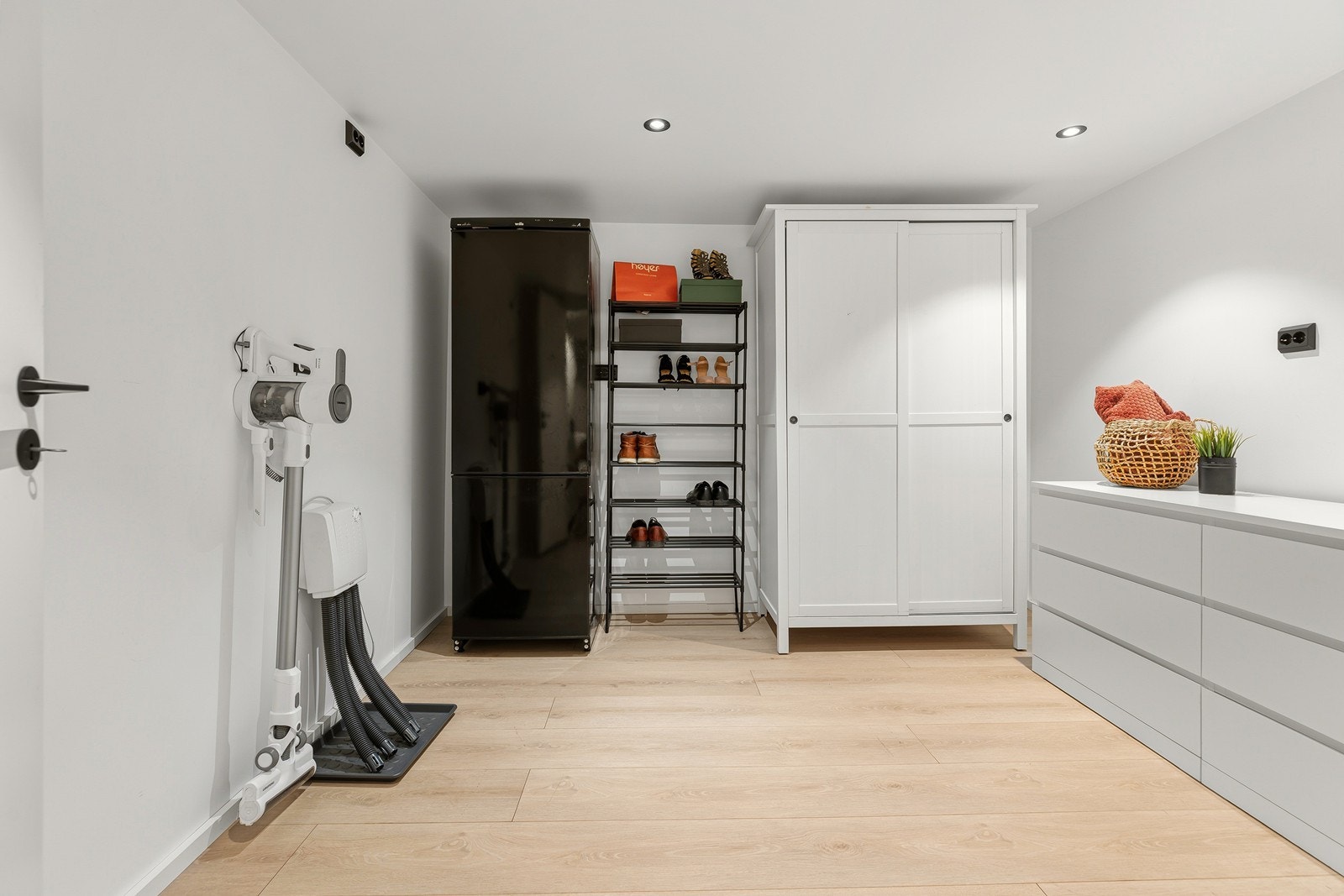 Romslig bod med gode lagringsmuligheter Galleribilde