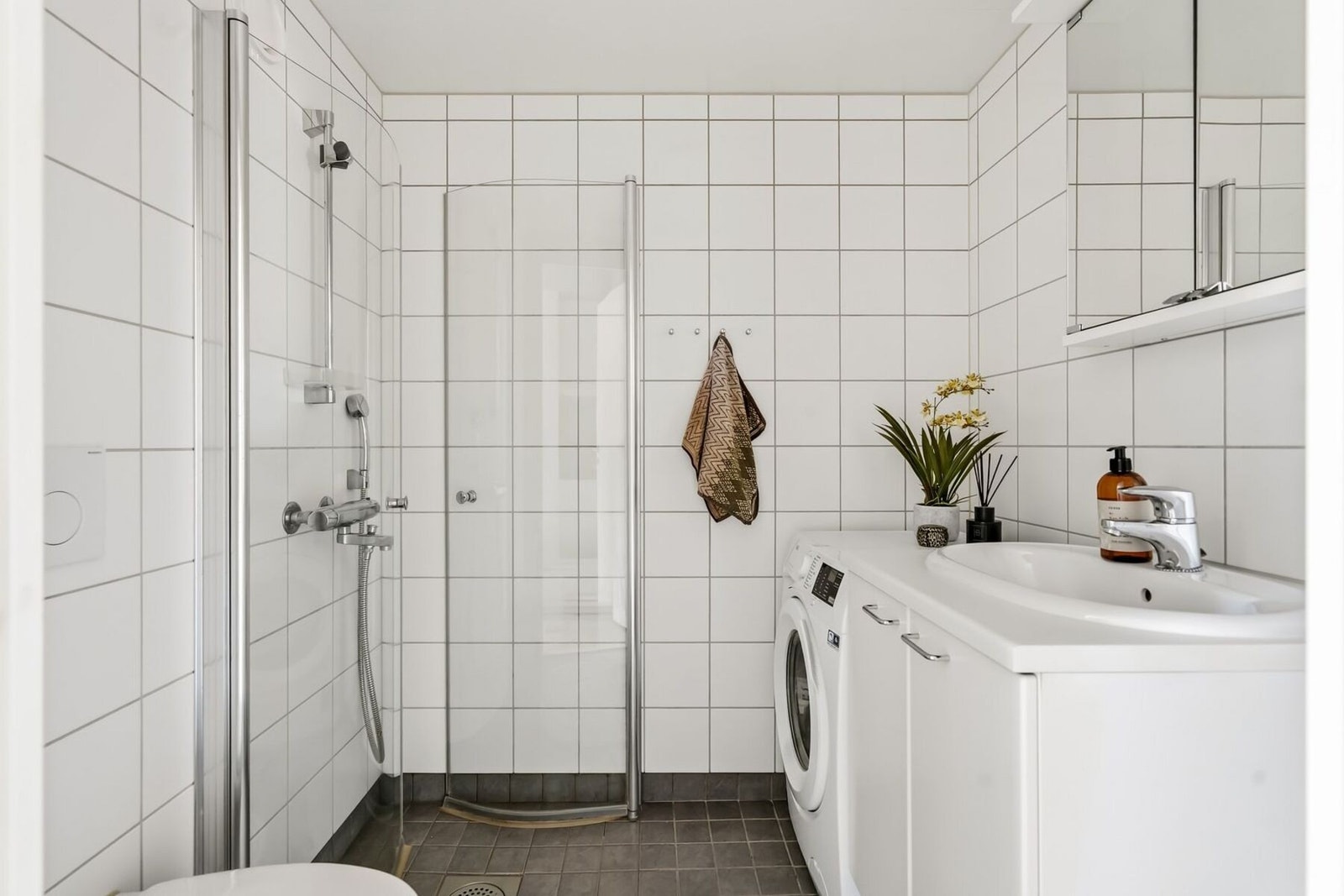 Flott baderom til hybelen med alle fasiliteter. Galleribilde