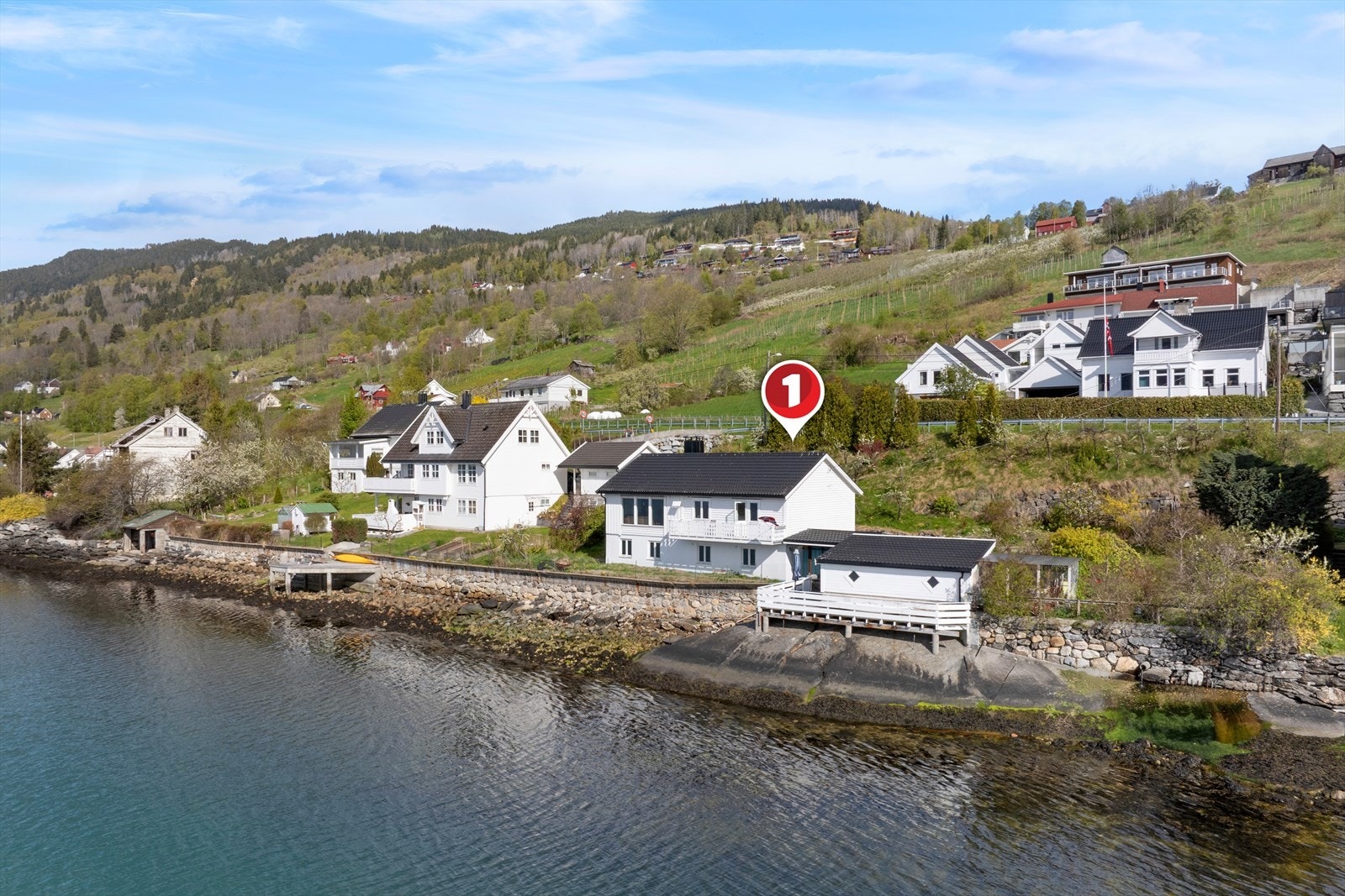 Alt i alt ein flott eigedom med stort potensiale og svært flott plassering! Velkommen til visning! Galleribilde