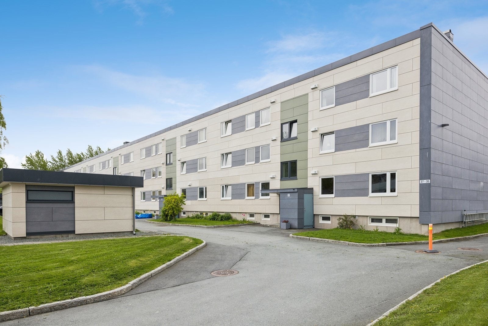 Leiligheten ligger i et etablert og tilbaketrukket boligområde på Persaunet. Galleribilde