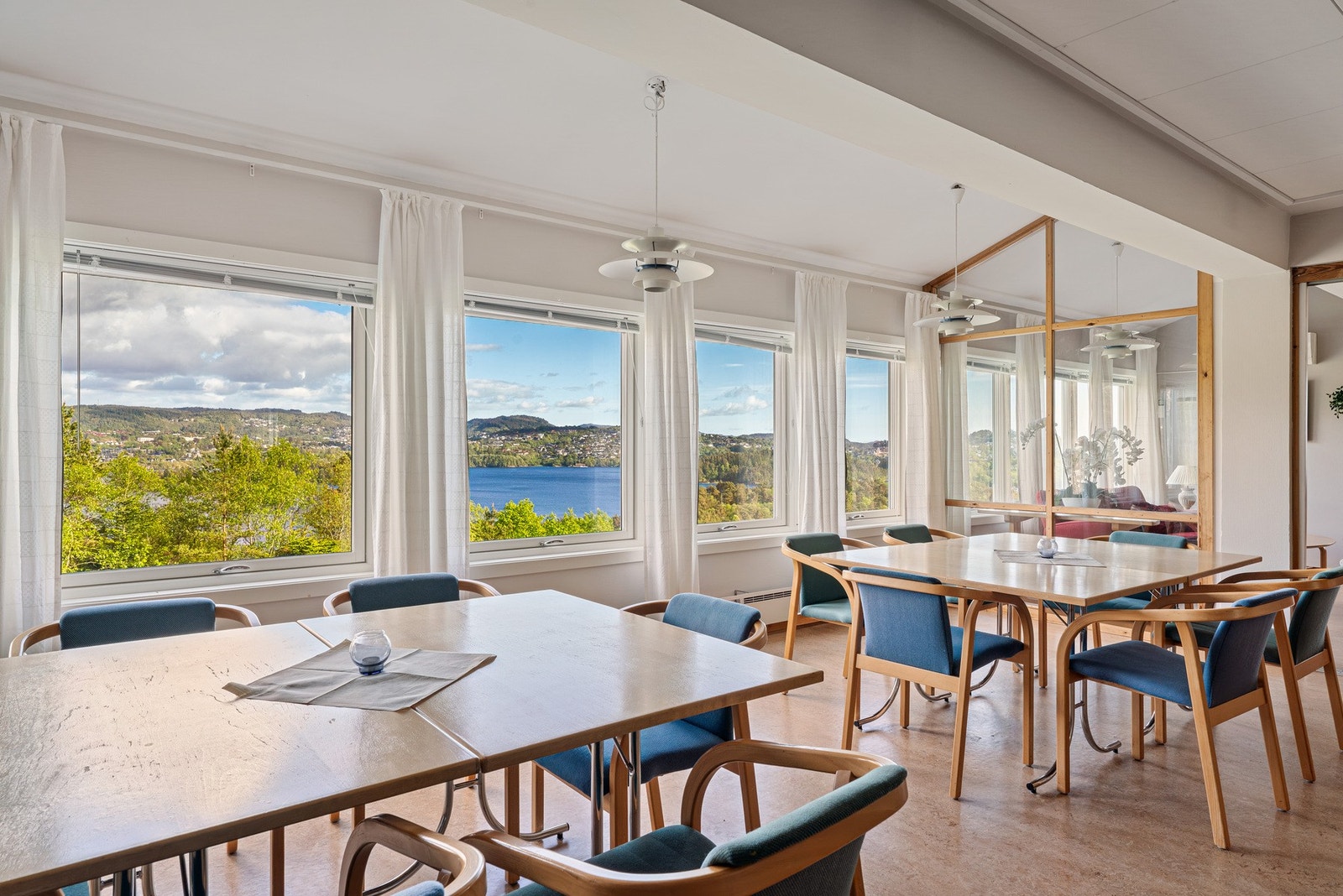 - Her arrangeres månedlige nabotreff, eget julebord og hyggelig 17. mai-sammenkomst for beboerne - Galleribilde