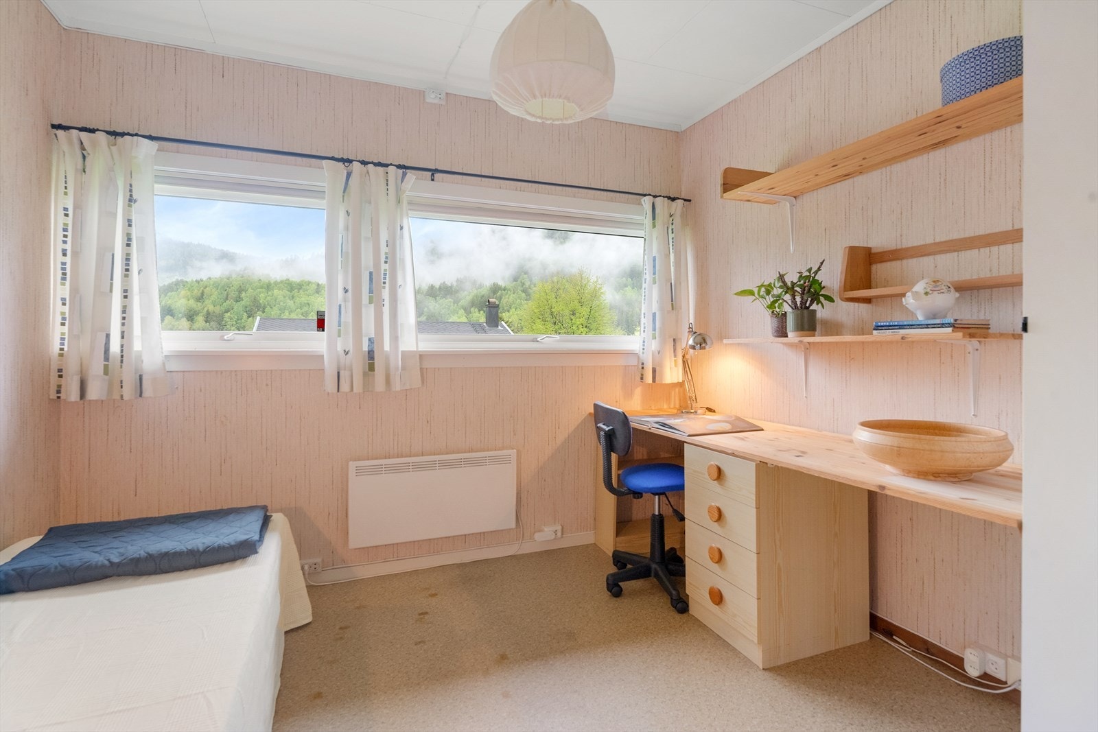 Det andre soverommet egner seg godt som barnerom, gjesterom eller kontor. Galleribilde