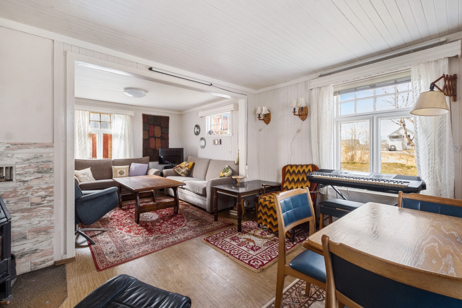 De store vinduene slipper inn rikelig med dagslys. Galleribilde