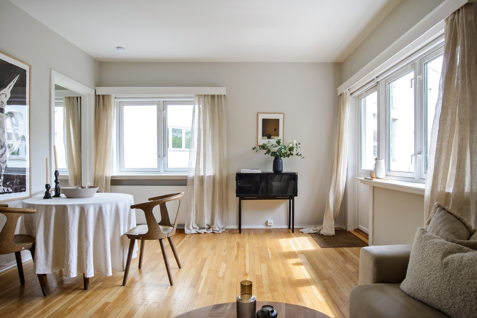 Godt med lys inn i stuen Galleribilde