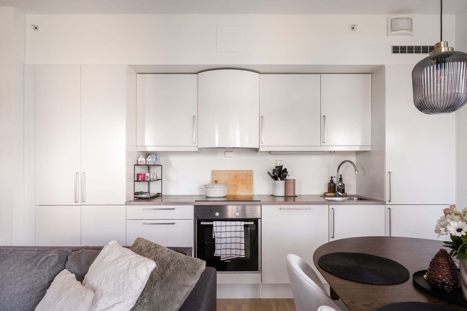 Leiligheten har balansert ventilasjon i tillegg til fjernvarme som oppvarming. Galleribilde