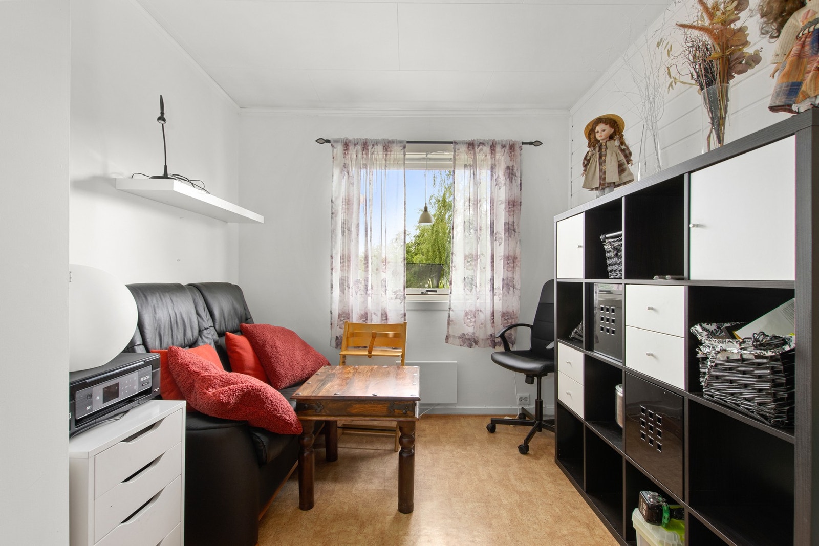 Et av tre soverom i hovedetasjen. Galleribilde