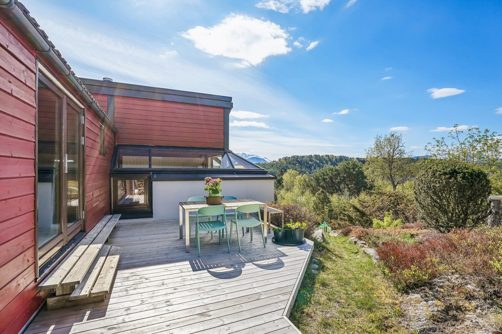 Her er det lett å se for seg lange sommerdager med grilling, gode måltider og avslapning i solen. Galleribilde