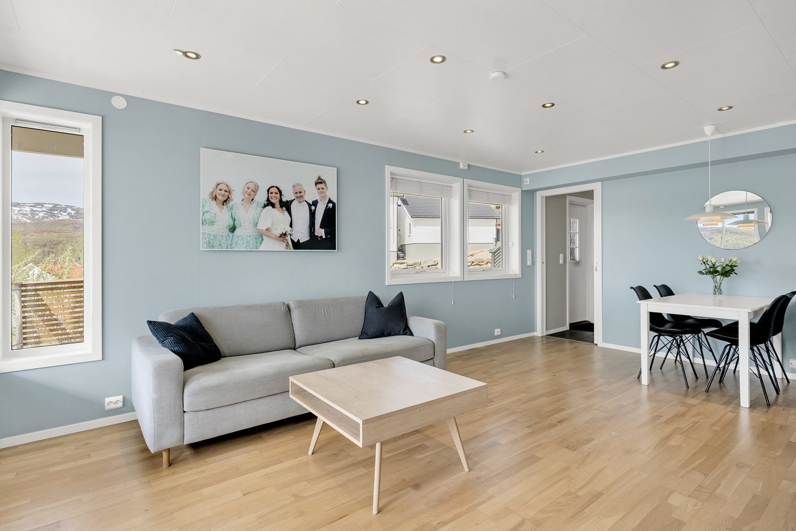 Gode møbleringsmuligheter, med god plass til stor sittegruppe. Galleribilde
