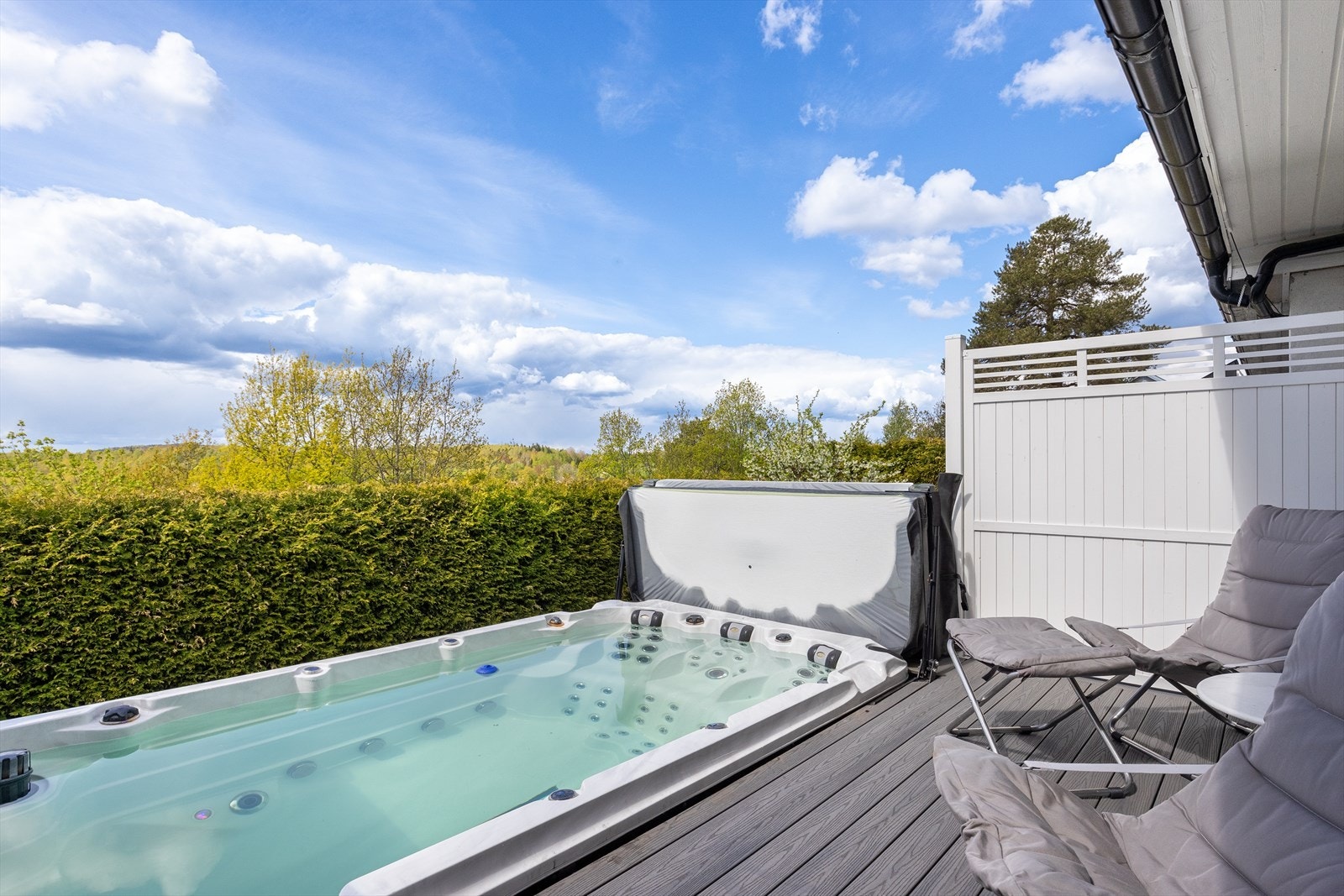 Terrasse og jacuzzi Galleribilde