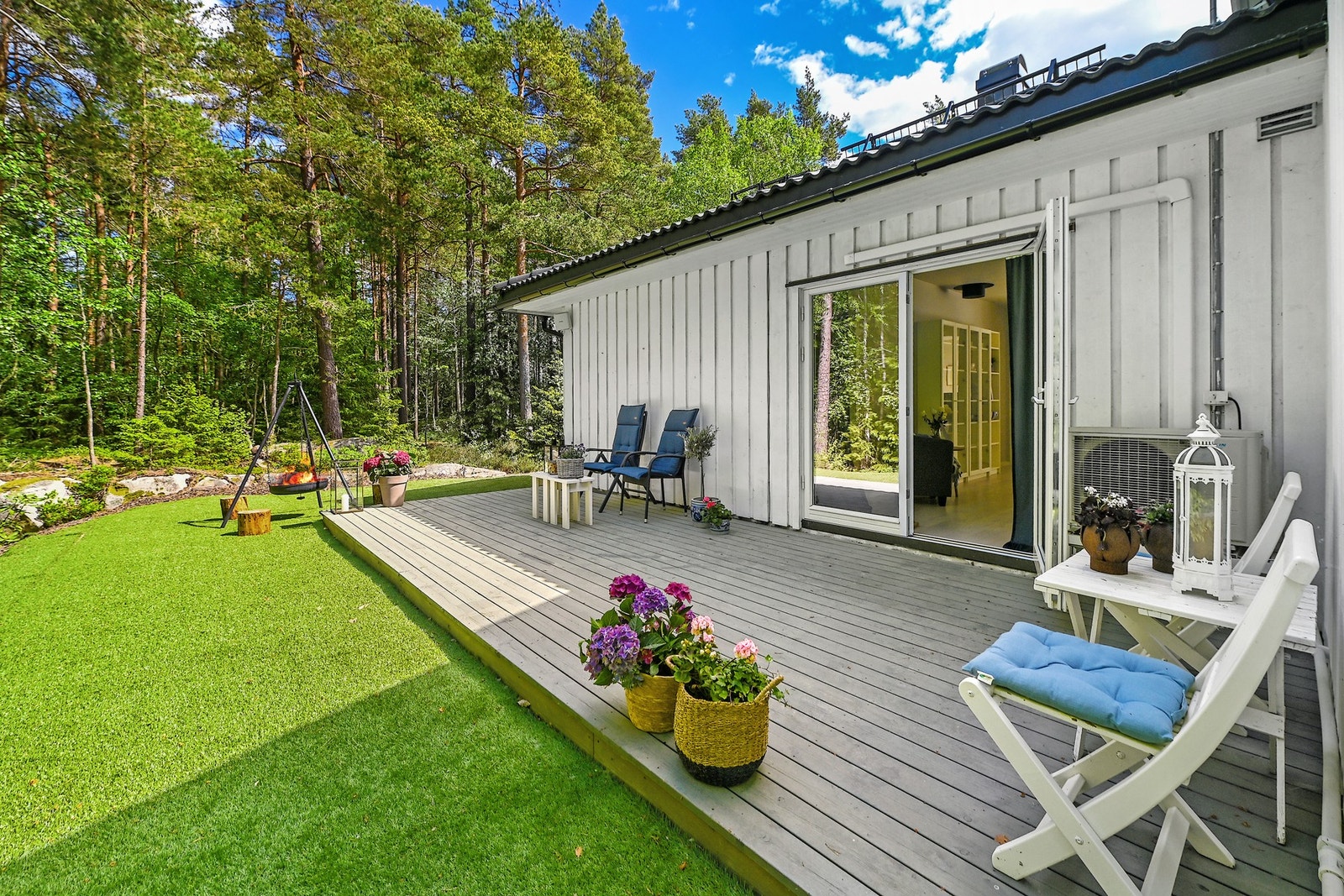 Uteplassen er lettstelt og usjenert. Galleribilde