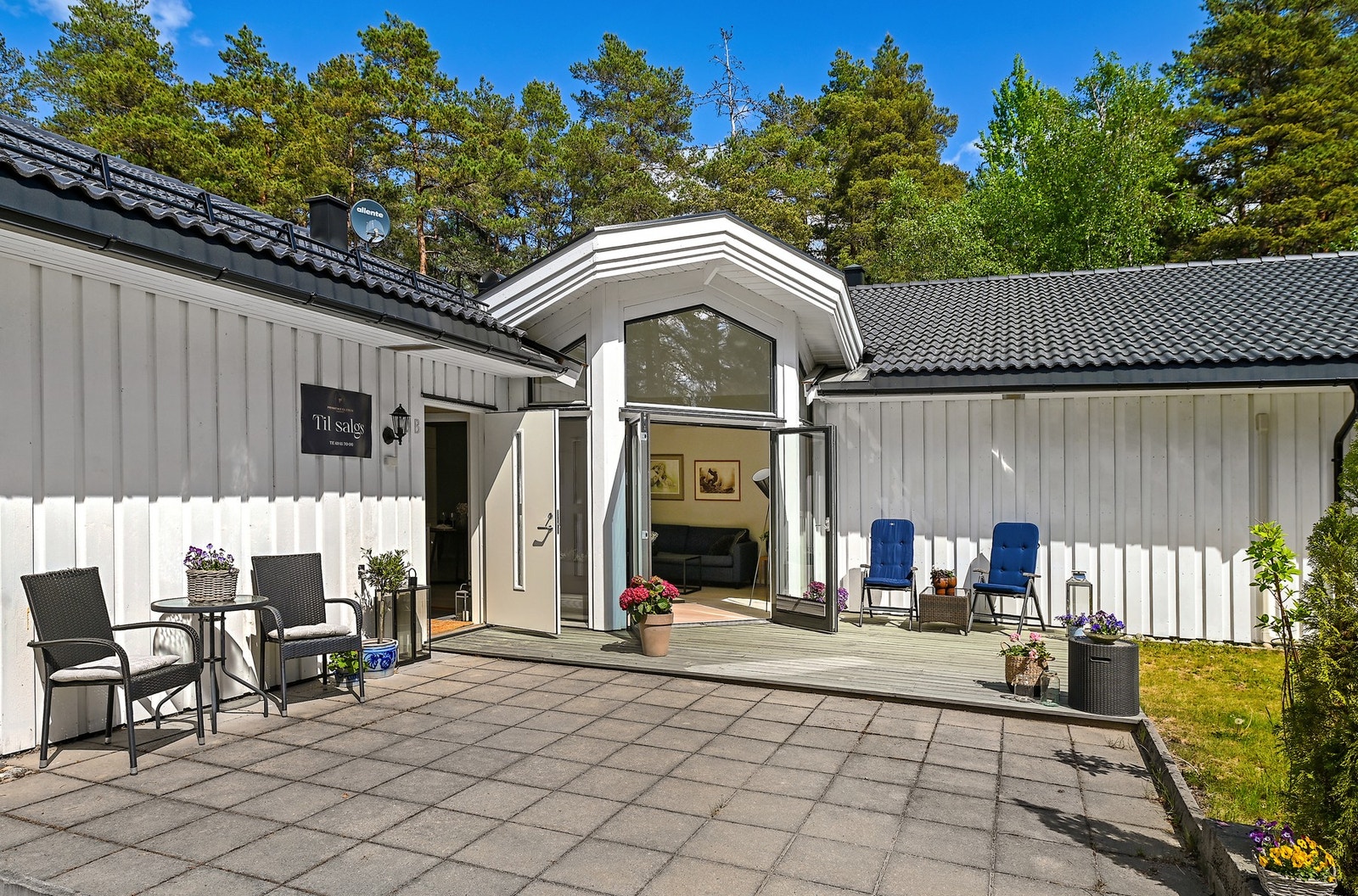 Egen carport og tilhørende sportsbod. Sameiet har også romslig gjesteparkering. Galleribilde