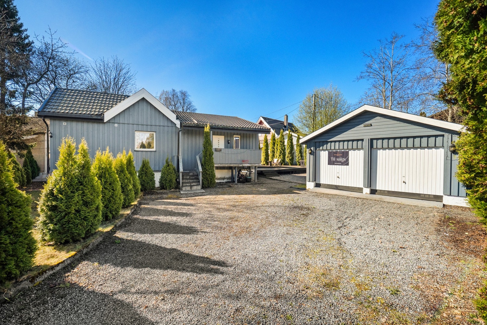 Garasjen er på ca. 44 kvm, og var ny i 2016. Galleribilde