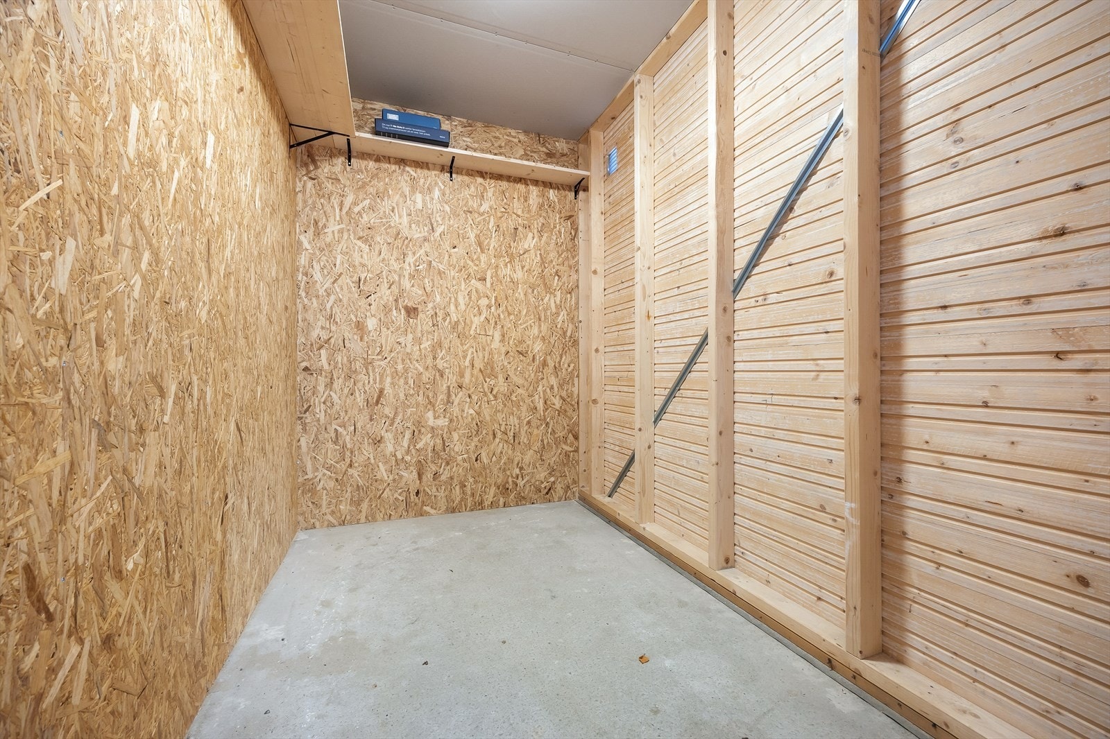 I tilknytning til inngangspartiet disponerer leiligheten en ekstern sportsbod på 5 m². Galleribilde