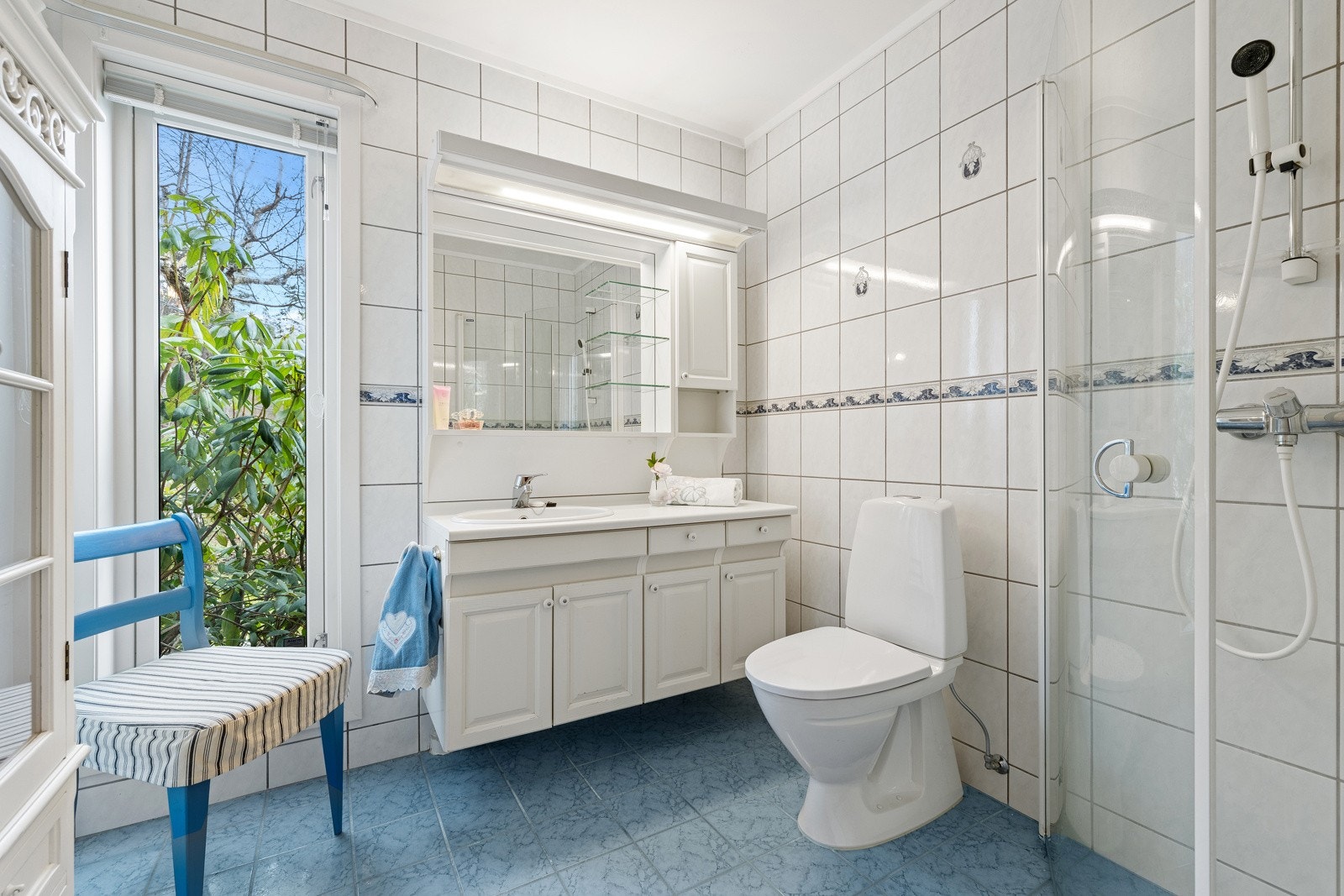 Badet rett ved soverom, meget praktisk Galleribilde