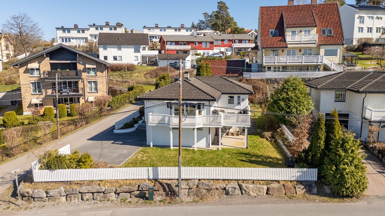 Området er preget av rolige gater og nærhet til grøntområder. Galleribilde