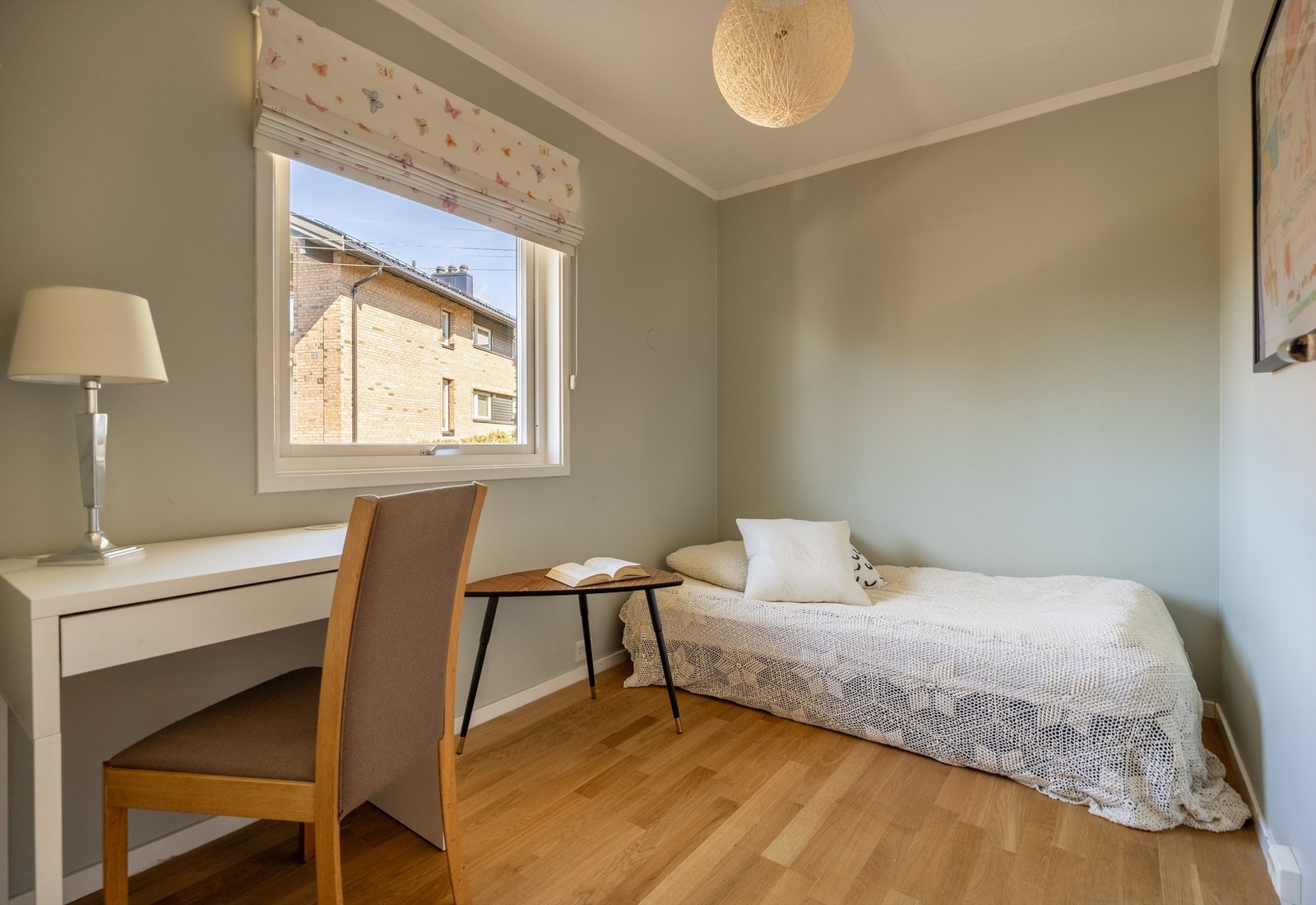 Alle soverommene er av god størrelse, med plass til seng, skrivepult og garderobeløsninger. Galleribilde