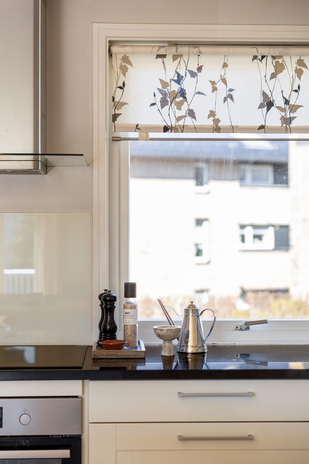 Ventilator på vegg er tilkoblet avtrekkskanal. Galleribilde