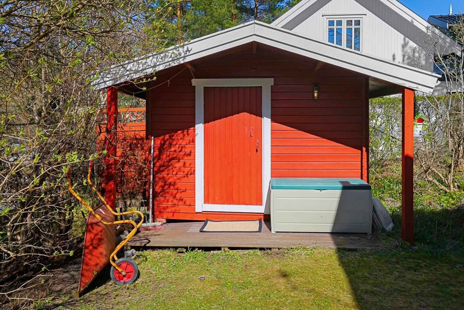Praktisk og fin hagebod. Galleribilde
