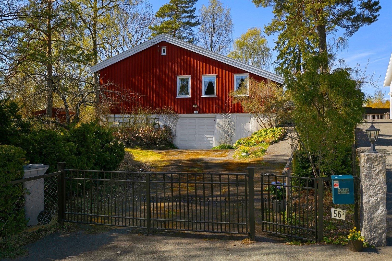 Smijernsport inn til eiendommen. Galleribilde