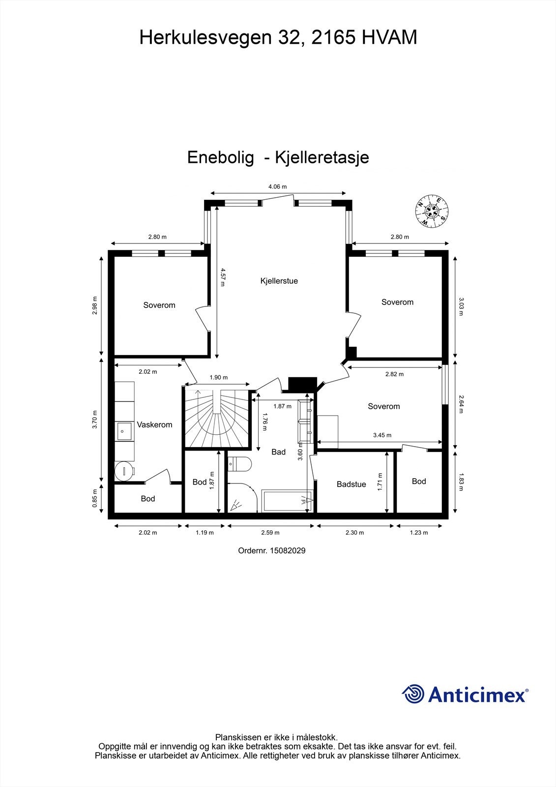 Kjelleretasjen er innredet med kjellerstue, tre soverom, bad, badstue, vaskerom og tre boder. Galleribilde
