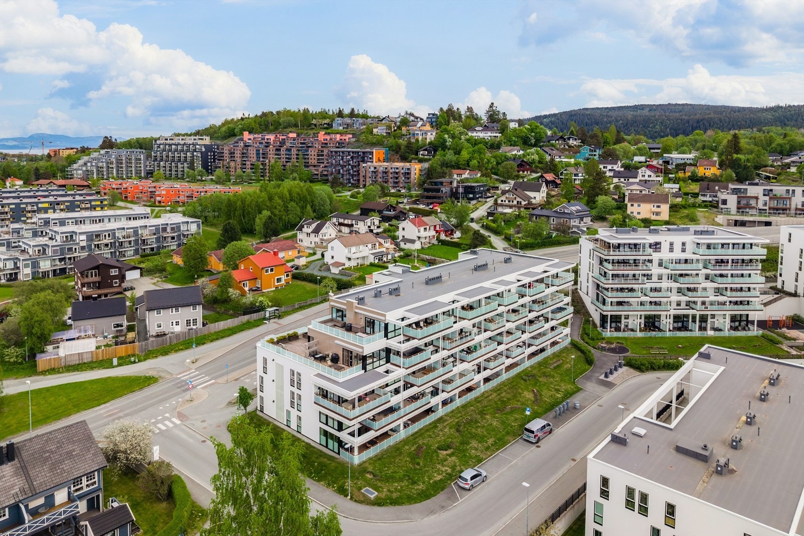 Seksjonen disponerer en romslig bod på hele 9 kvm i bygget. Galleribilde