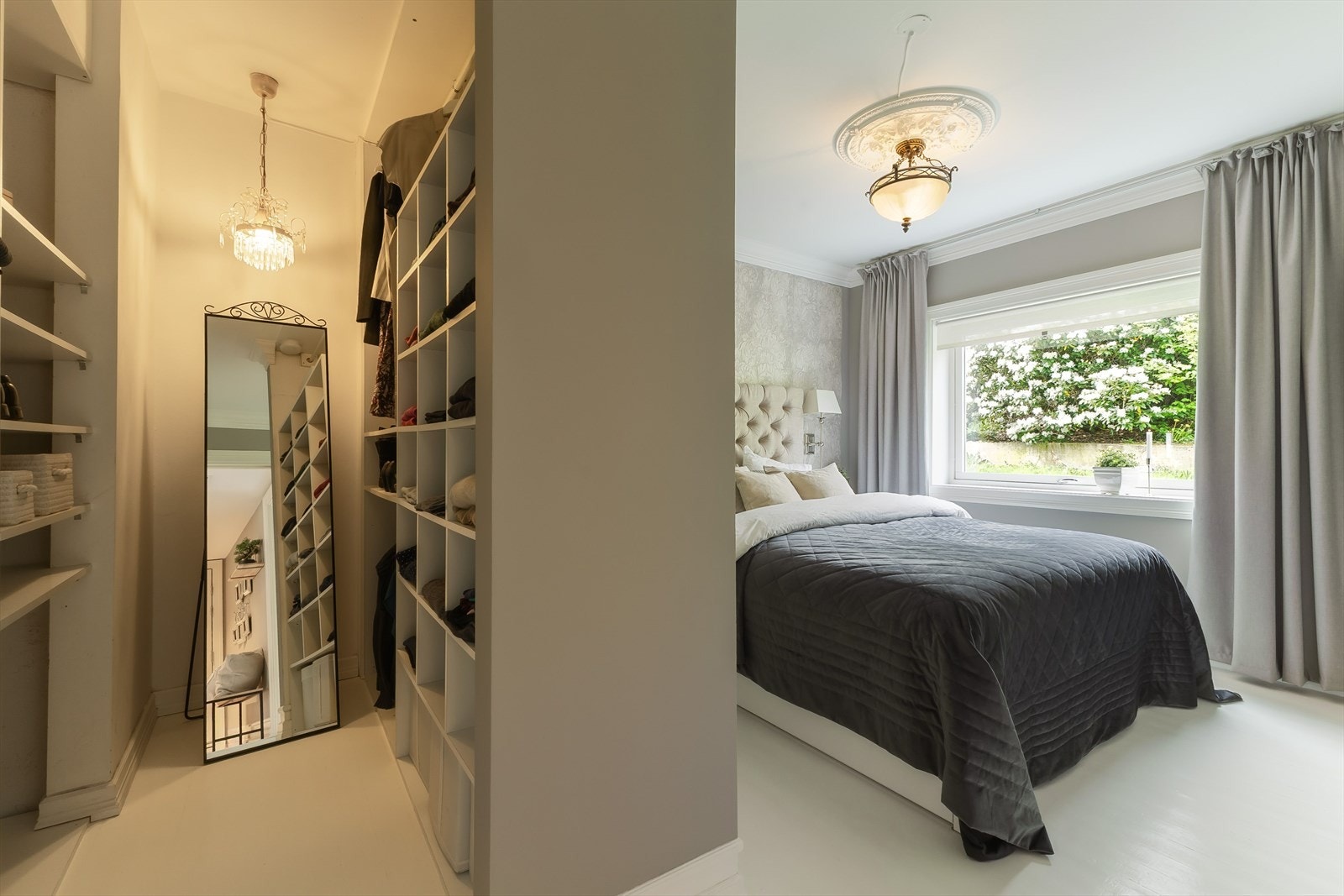 Soverom 1 med garderobe Galleribilde