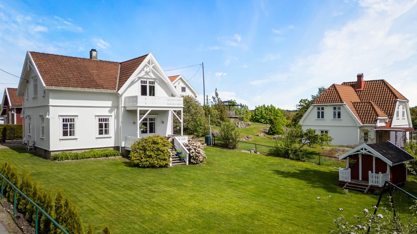Eiendommen ligger i et etablert og barnevennlig boligområde. Galleribilde