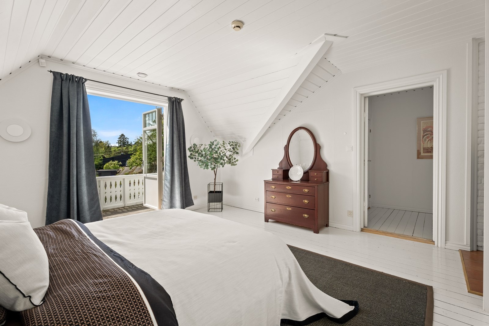 Hovedsoverommet har utgang til en balkong på 9 m². Galleribilde
