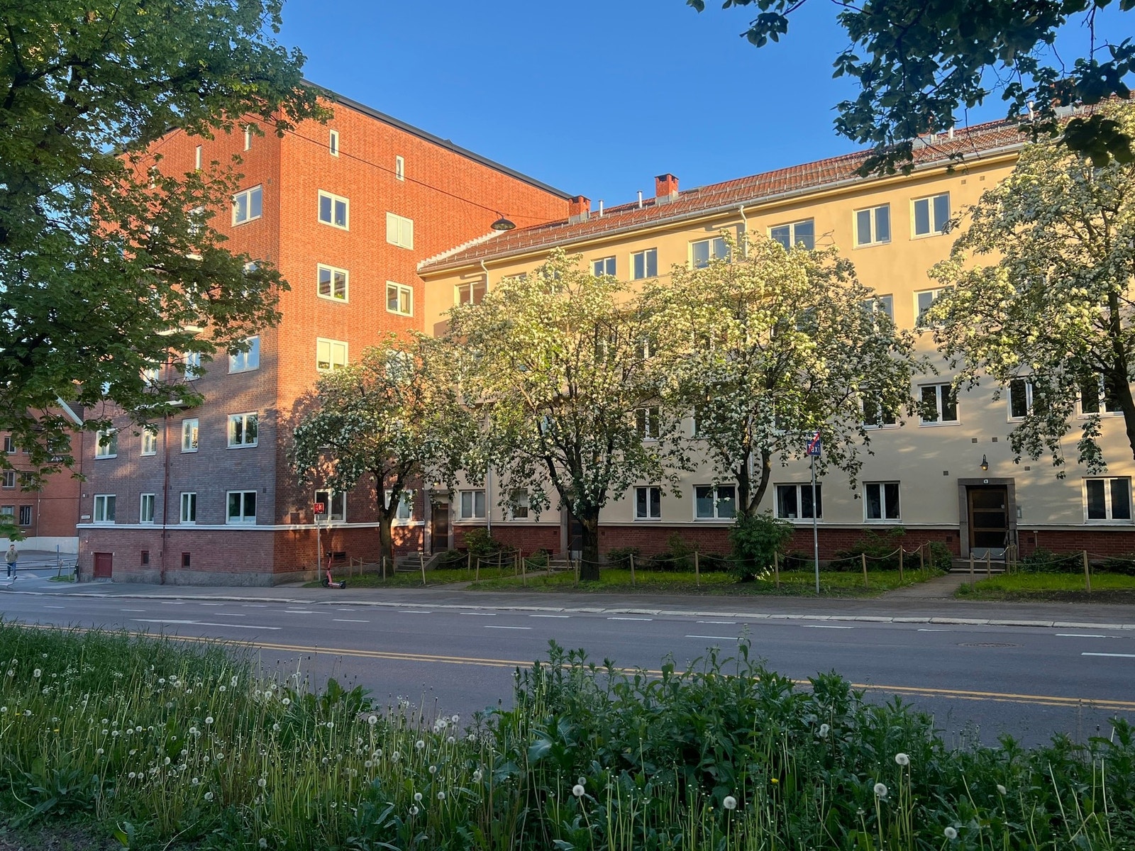 Her bor du i frodige og fine omgivelser, med supersentral beliggenhet midt mellom Sagene, Iladalen, Torshov og Grünerløkka. Galleribilde