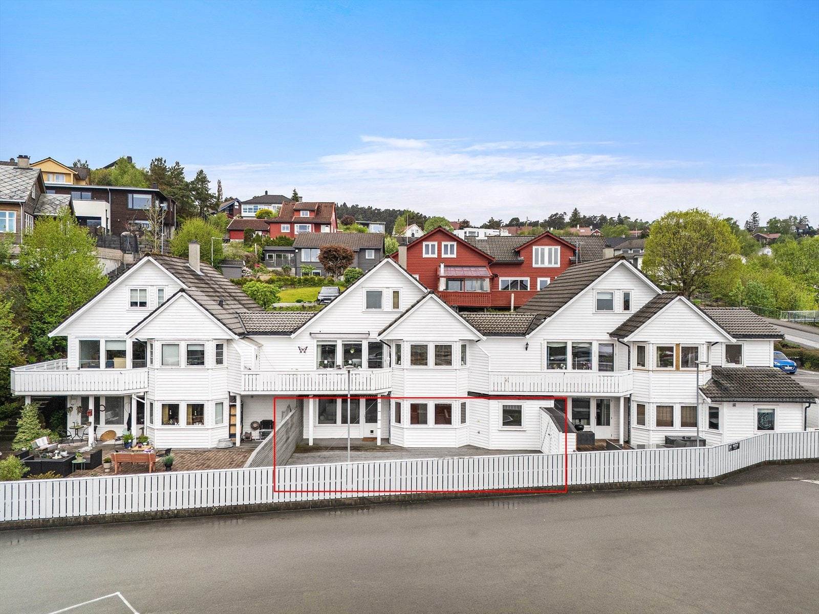 Velkommen til Lønningsåsen 8B! Leilighet fint beliggende med nærhet til sentrum. Foto: Studiovest Galleribilde