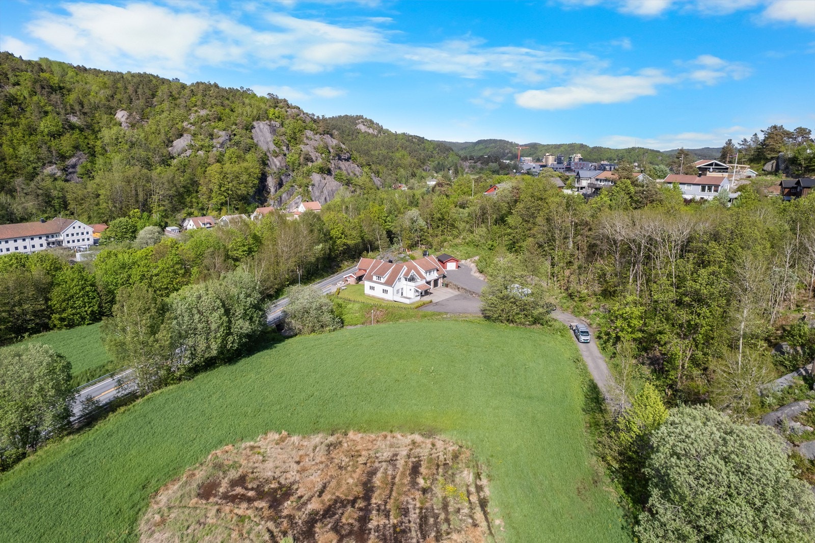 Kort vei til Tangvall via sykkelvei under gamle E39. Galleribilde