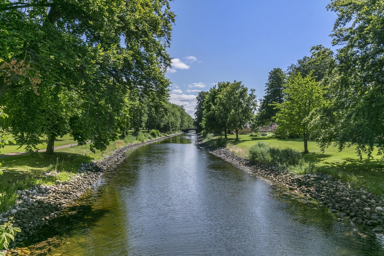 Det er kort gange til Hortenskanalen og idylliske Karljohansvern. På festningsverket Karljohansvern finner du badestrender, flotte turområder og den populære kyststien. Galleribilde