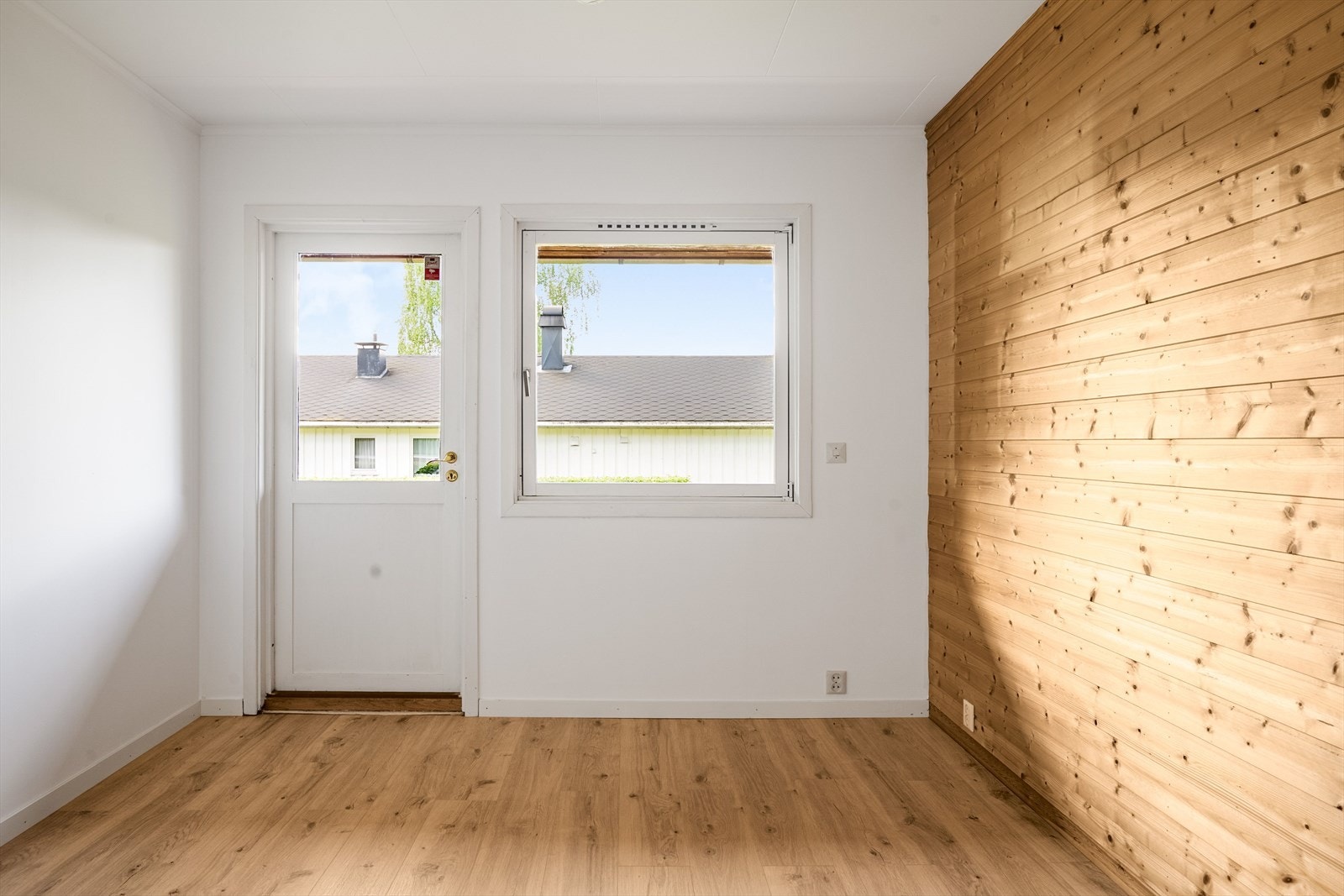Utgang til egen balkong. Galleribilde