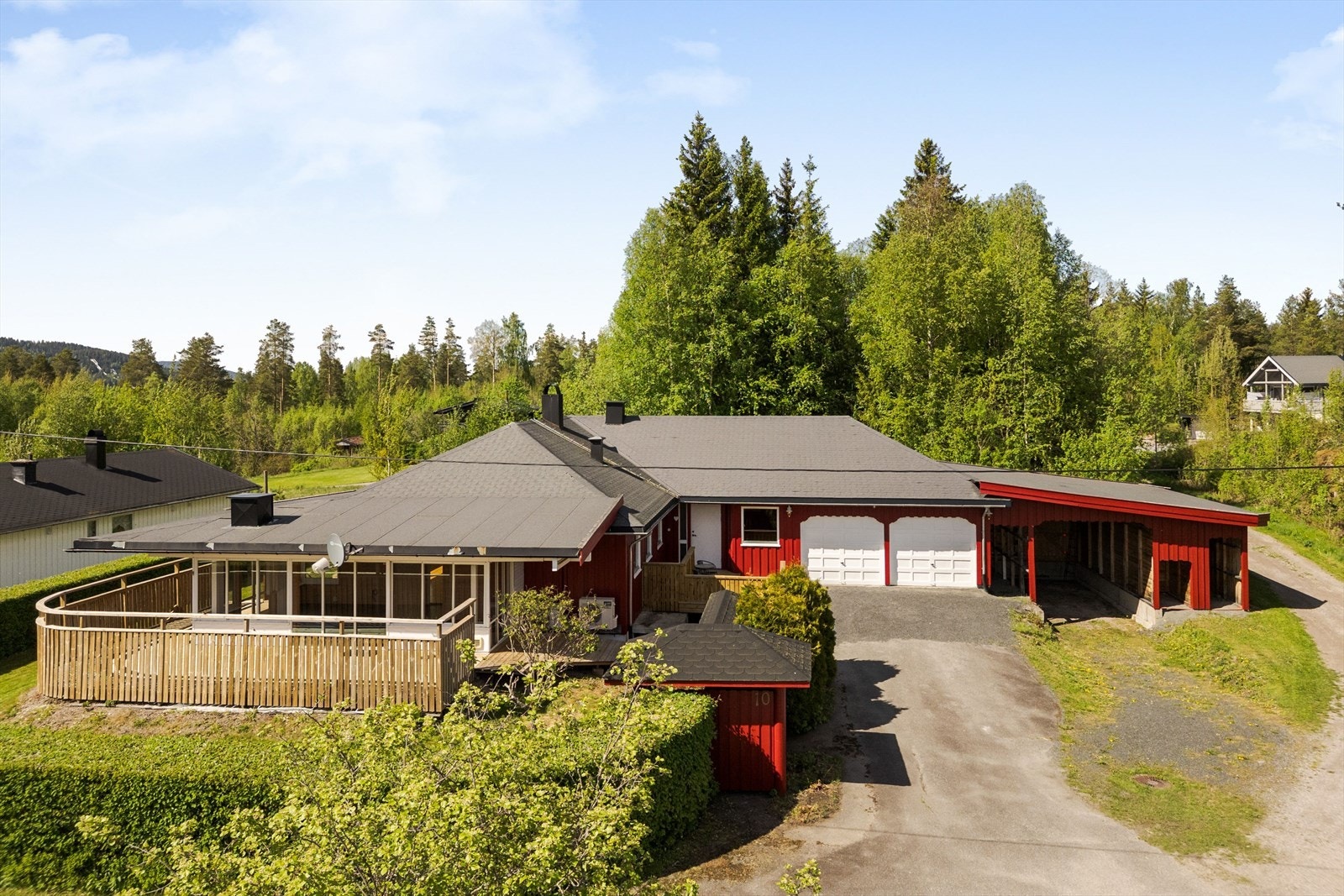 Her bor du rolig, men sentralt til i Våler på fin og skjermet hjørnetomt. Galleribilde