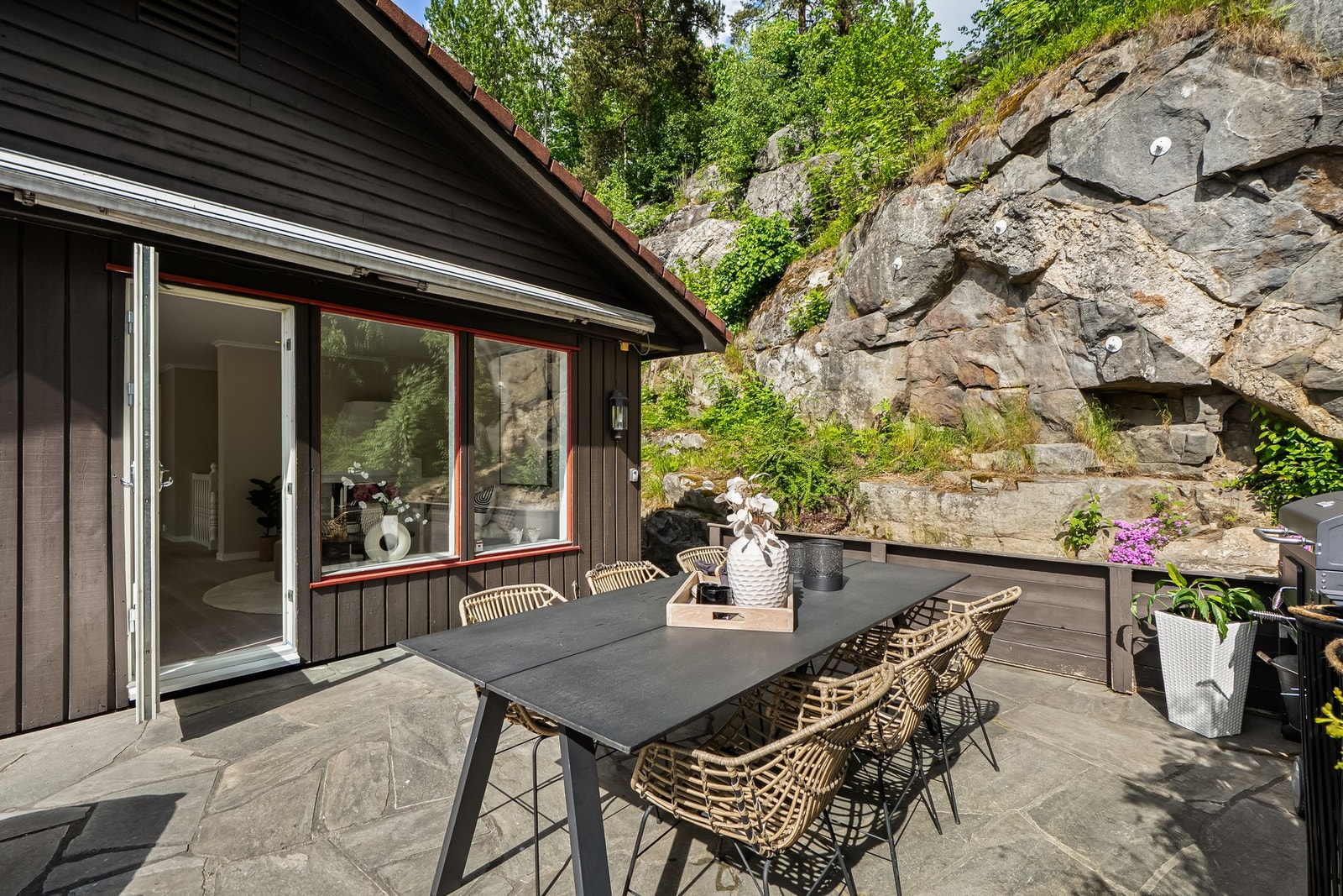 Her ligger alt til rette for å samle både familie og venner til sosiale stunder. Galleribilde
