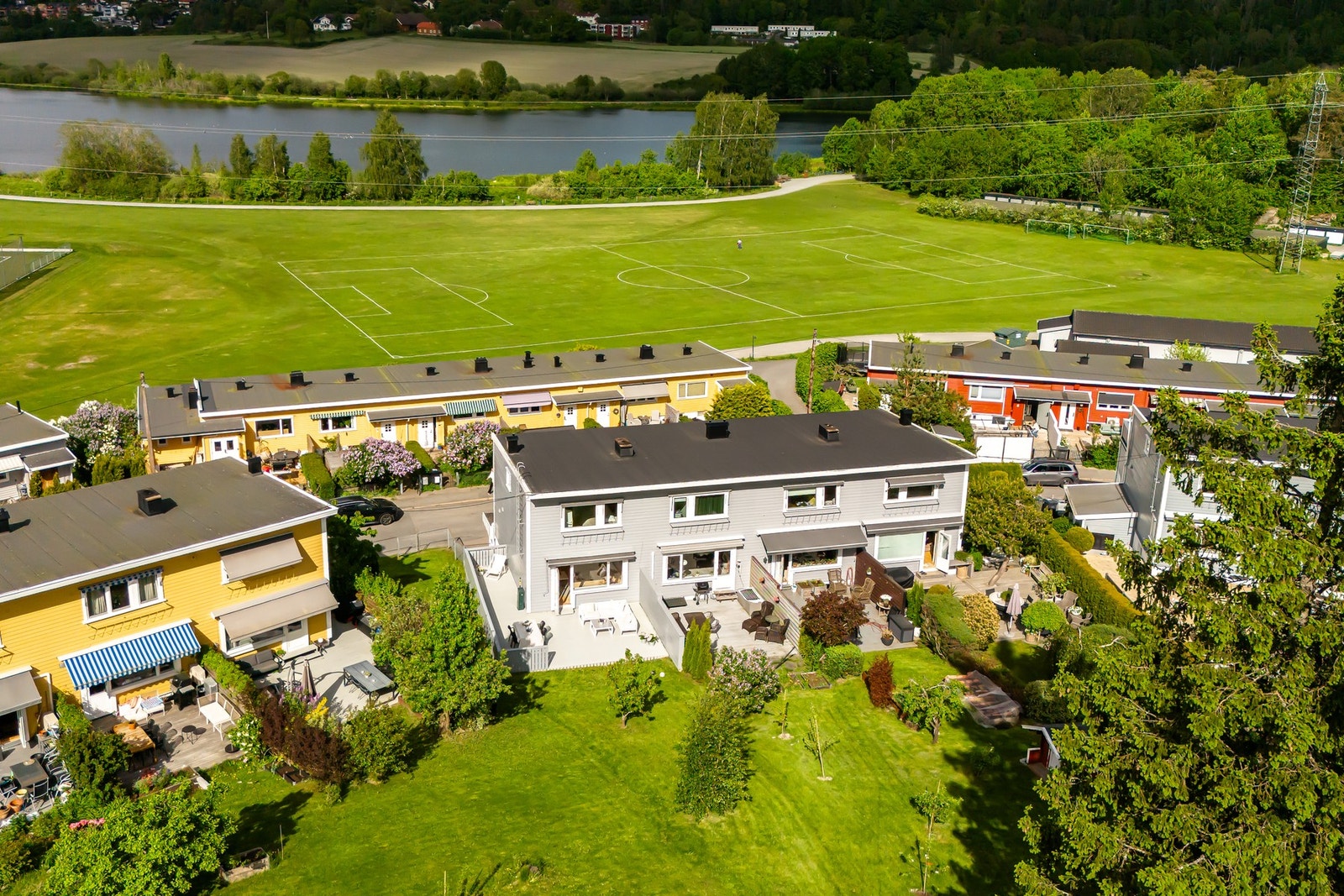 Det er umiddelbar nærhet til Abildsøfeltet hvor du på vinterstid kan ta på deg skiene og starte turen via oppkjørte spor ved friområdet og videre rett inn i Østmarka. Galleribilde