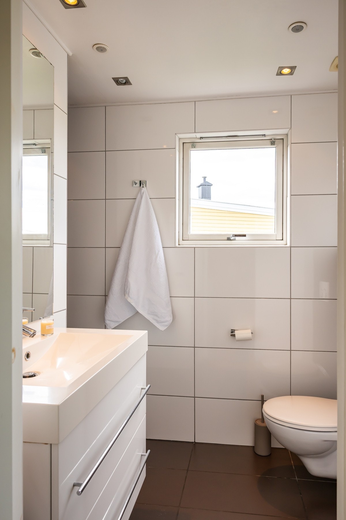 Badet ligger i 2. etasje, i samme etasje som boligens tre soverom. Galleribilde