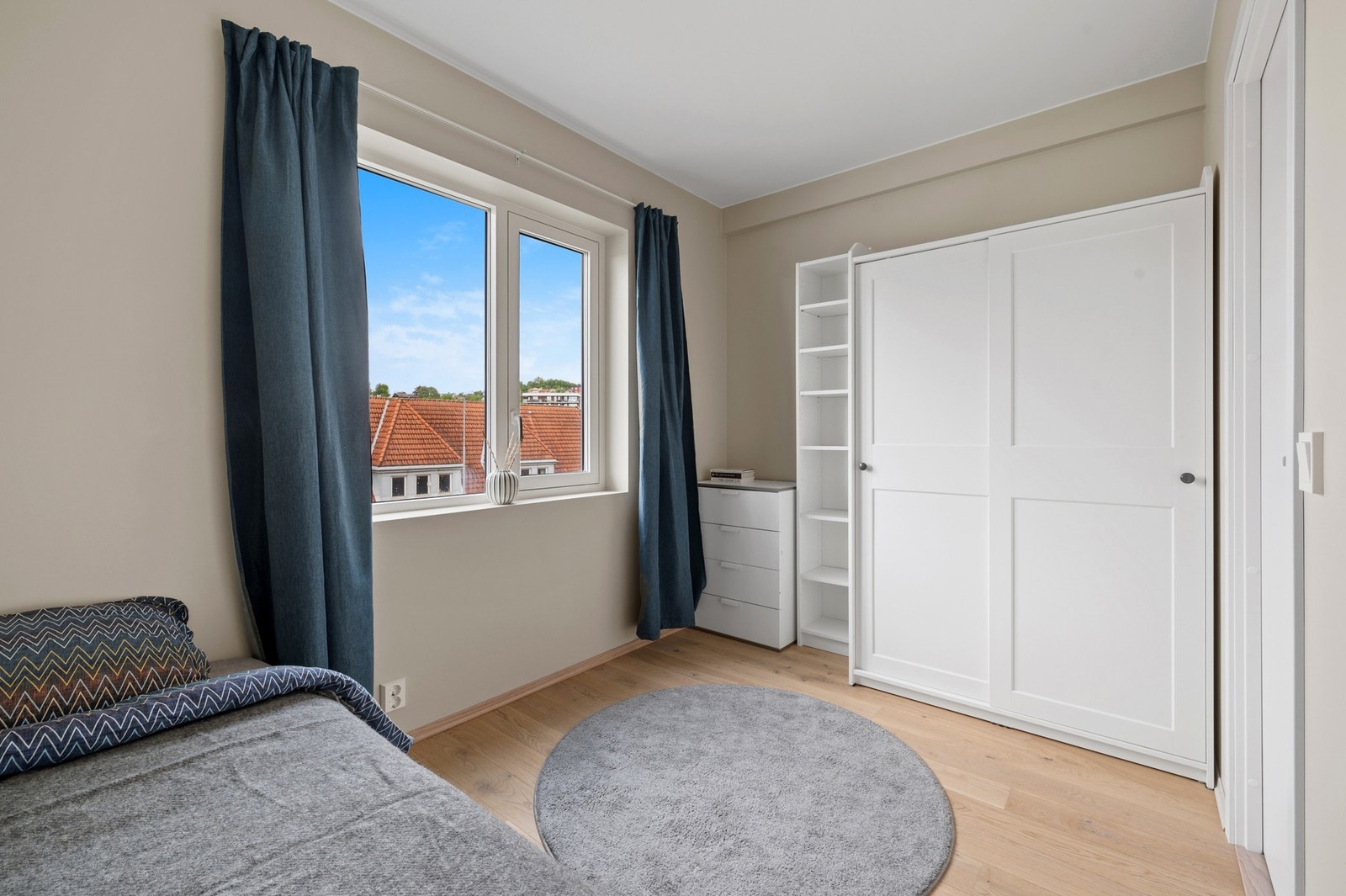 Rommet passer ypperlig som kontor eller gjesterom. Galleribilde