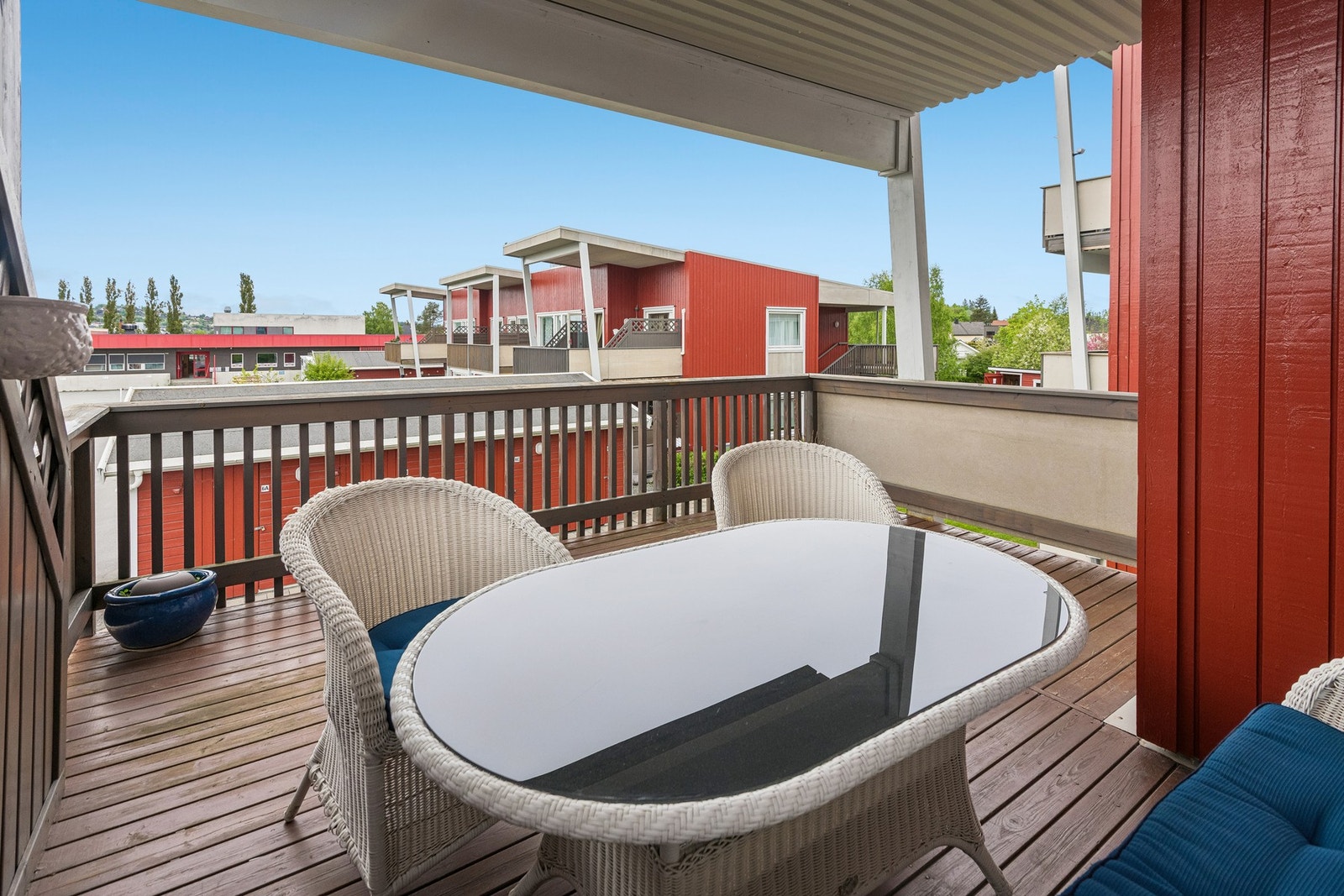 Takoverbygd terrasse med svært gode solforhold. Galleribilde