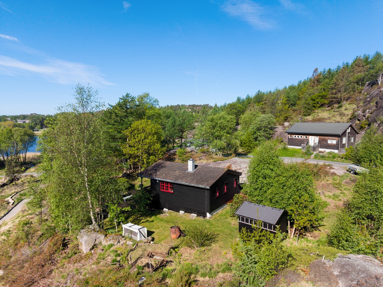 Ognaelva har sitt utløp ved stranden, og er en rik lakseelv - perfekt for den fiskeglade. Galleribilde