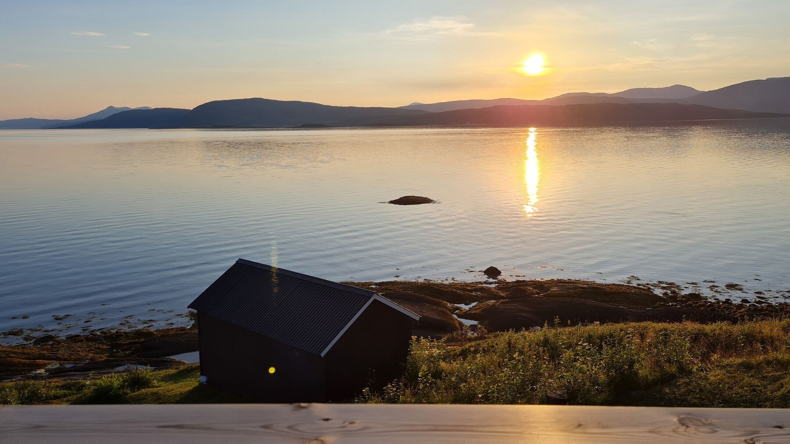 Solnedgang over fjorden (privat bilde) Galleribilde