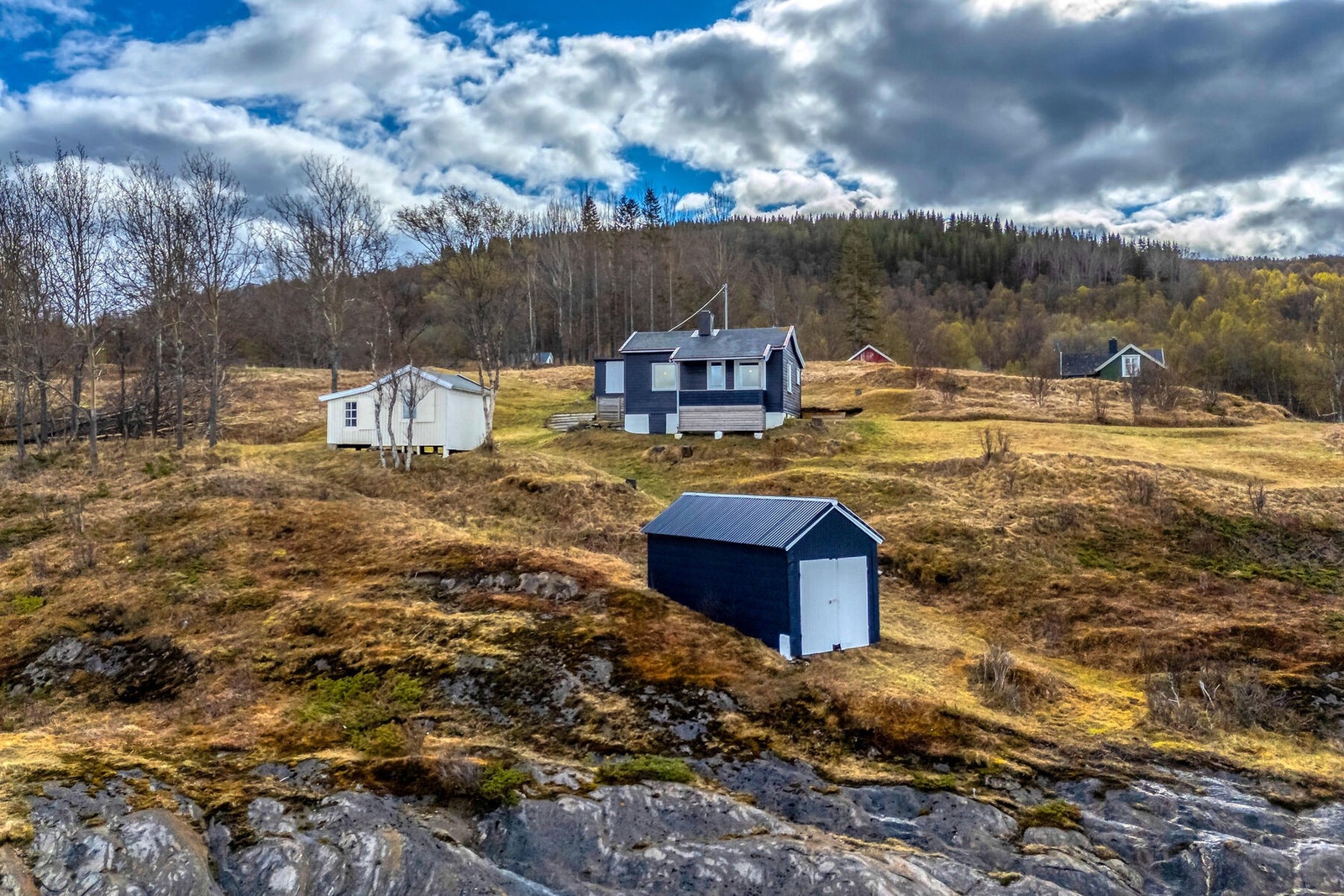 Hytta er fundamentert på en grunnmur i betong. Galleribilde