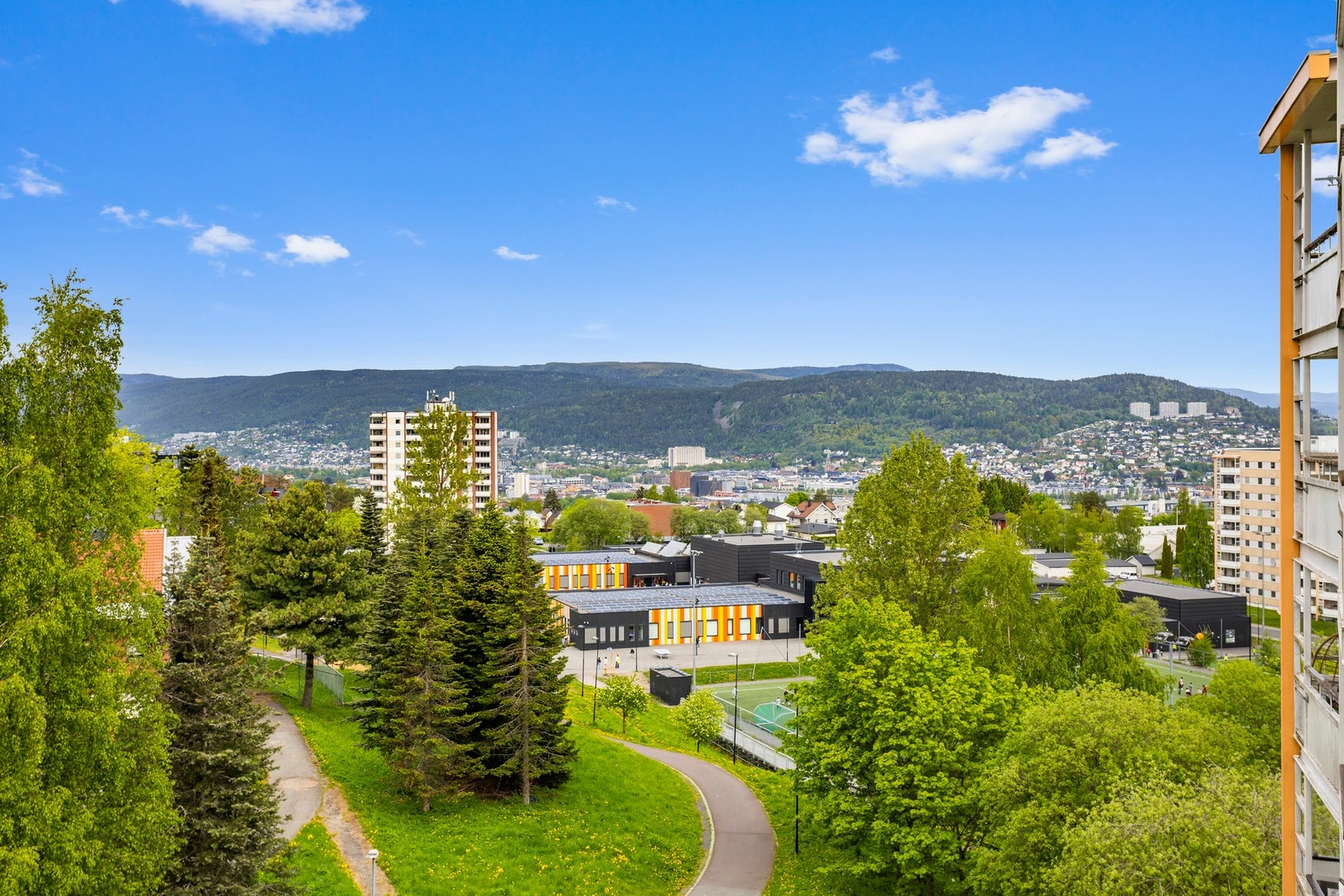I tillegg har du fin utsikt mot Strømsø, Bragernes og Åssiden Galleribilde