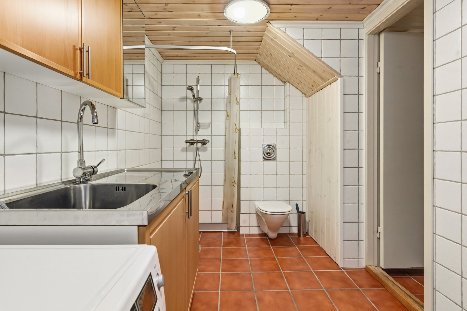 I kjelleren er det også vaskerom og bad som ble totalrenovert i 2006. Galleribilde