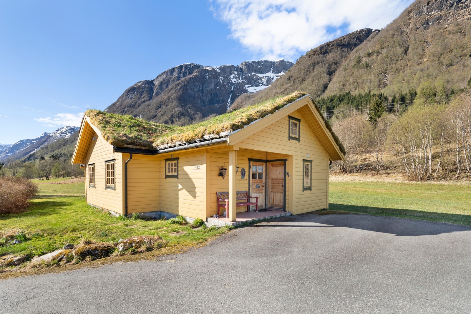 Kårboligen går over ett plan og ble oppført i 1998. Galleribilde