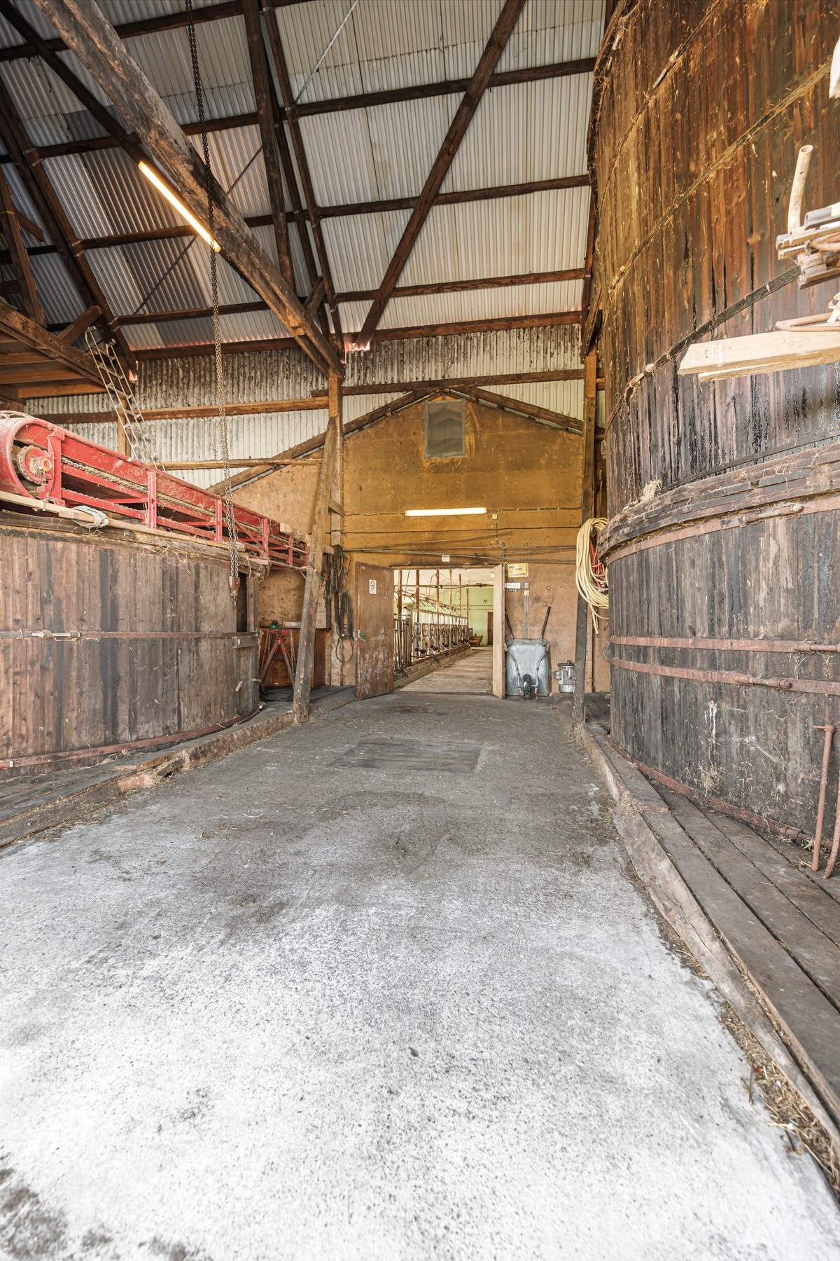 Bygget har surforsiloer på ca 6 meter i diameter i trekonstruksjon. Den ene siloen har en høyde på cirka 8 meter, og den andre cirka 4,7 meter (kompletteringssett medfølger). Galleribilde