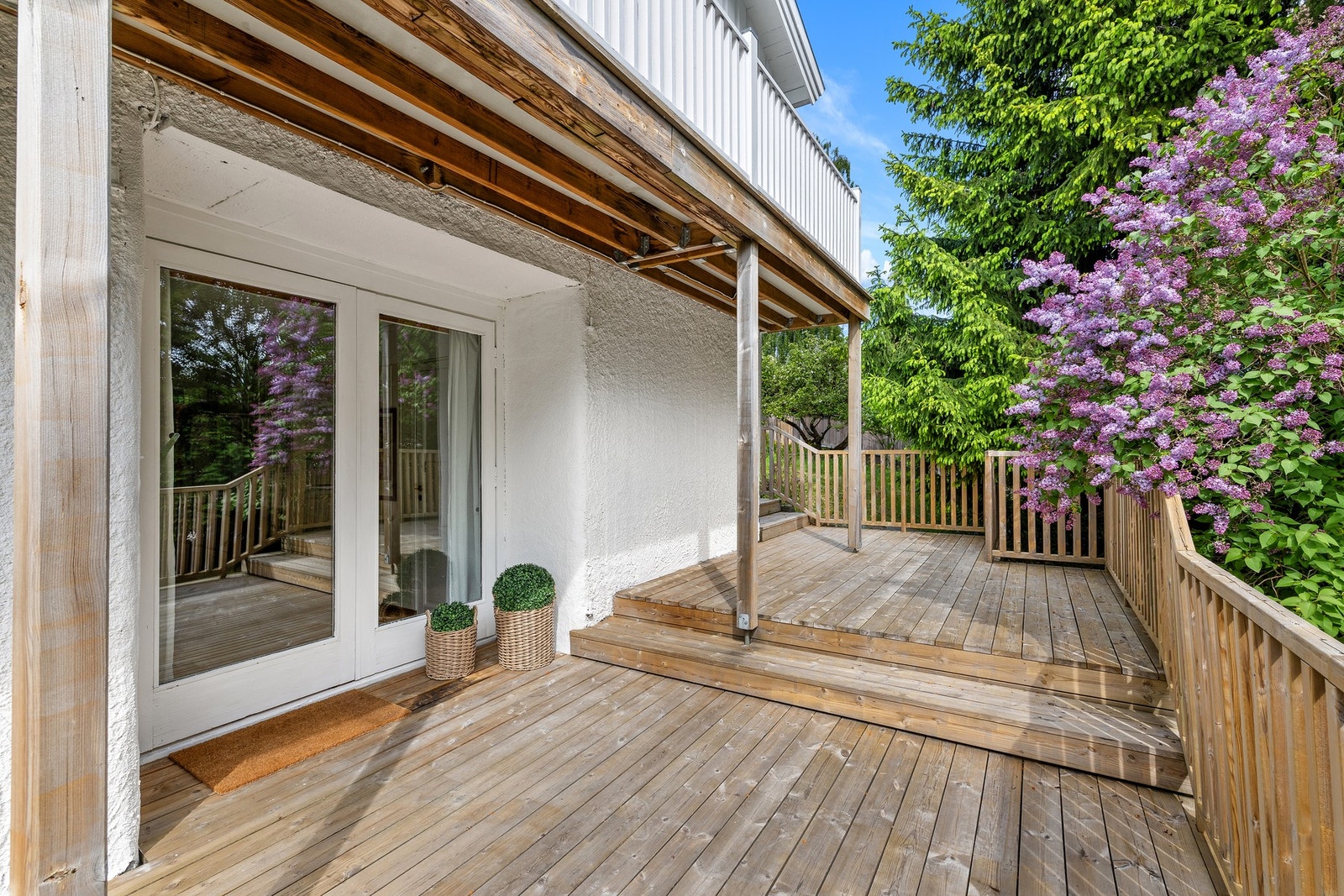 Terrasse utenfor stuen til hybel Galleribilde