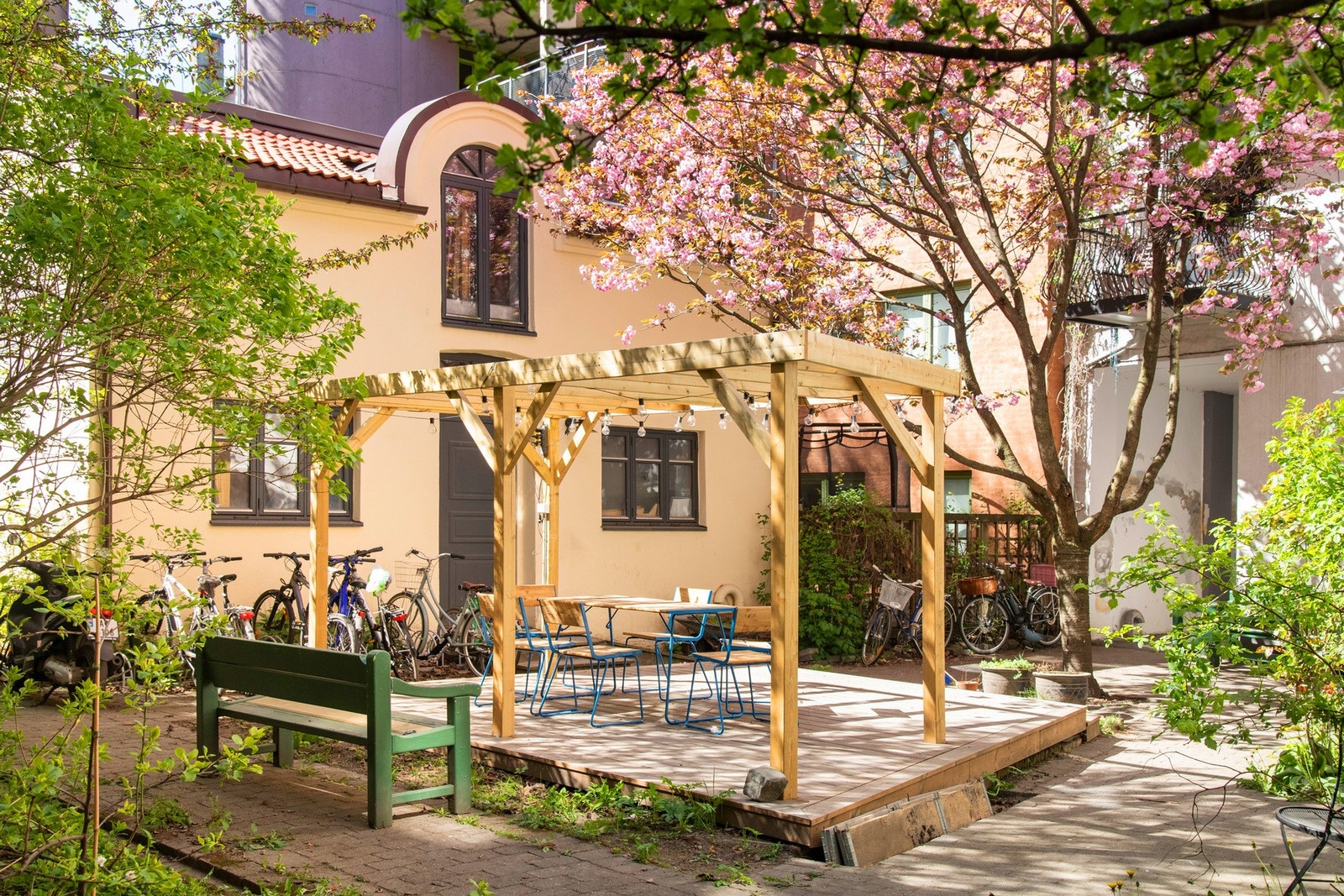 Borettslaget har en koselig felles bakgård. Galleribilde