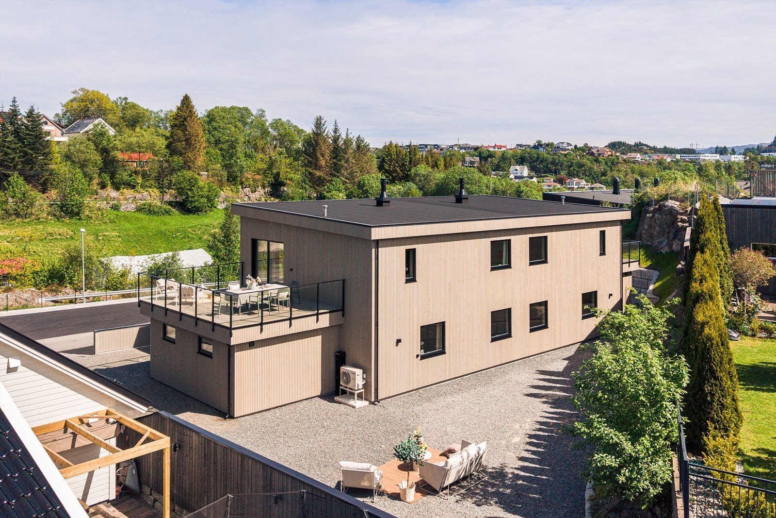 Uteområdet | W Eiendomsmegling. Galleribilde