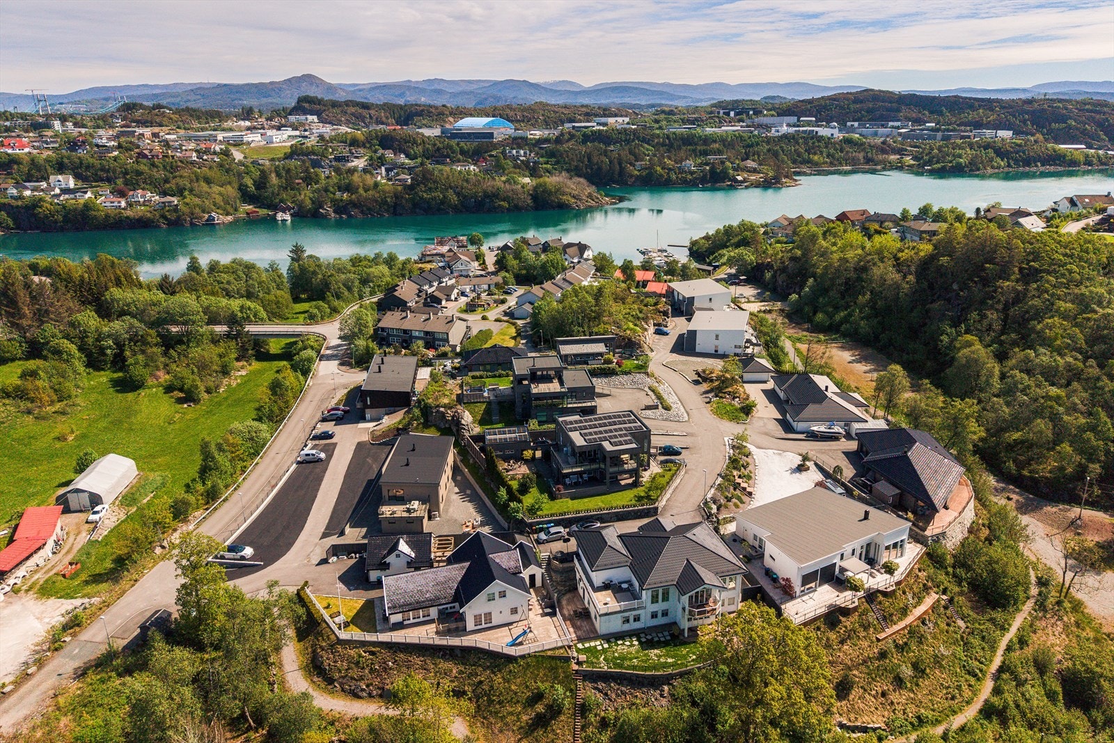 Et av de store trekkplastrene ved Bildøy er nærheten til sjø og natur. Galleribilde